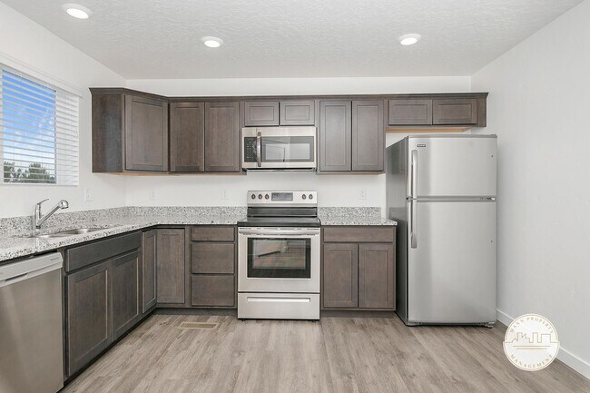 Building Photo - Gorgeous Townhomes in Entrata Farms of Meridian. Luxurious Amenities!