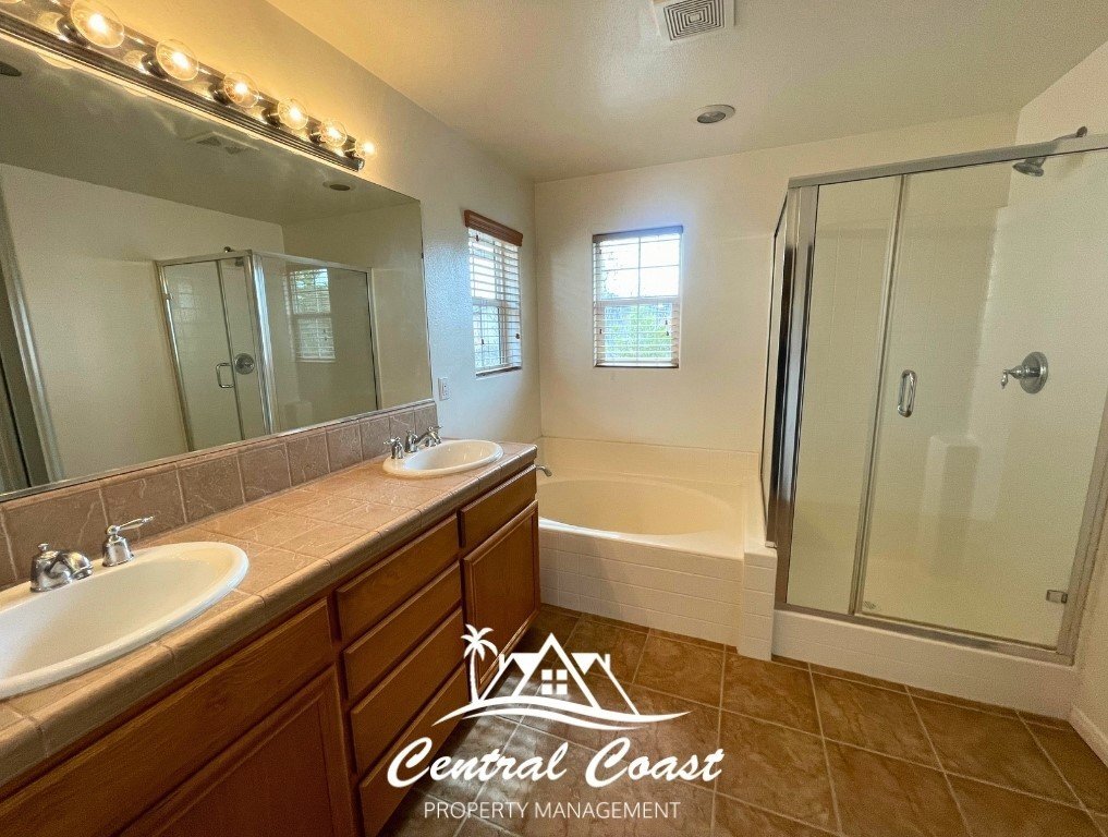 Building Photo - 2219 Cordoban Ln