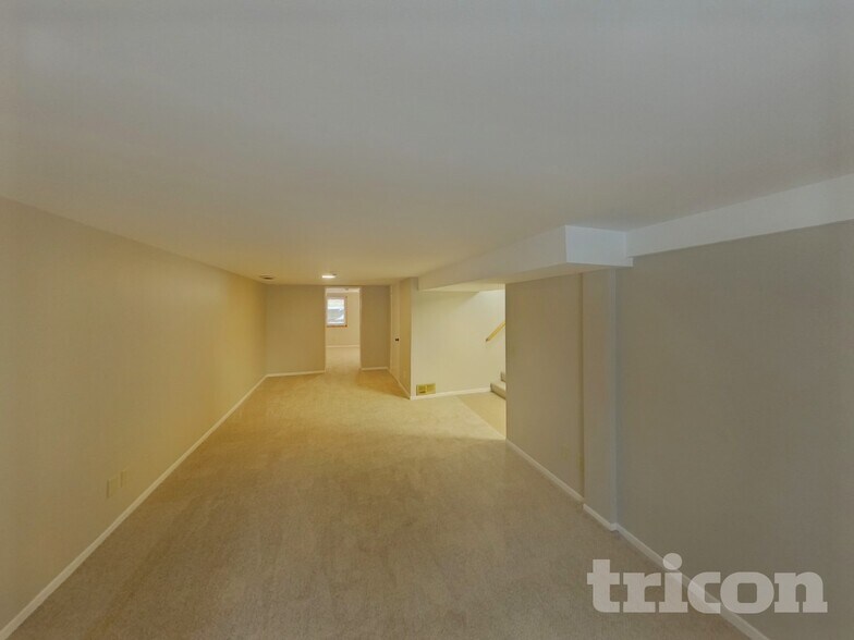 Building Photo - 2605 Eastman Dr