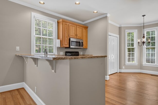 Building Photo - 113 7 Oaks Way