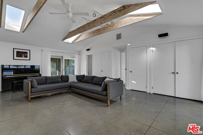 Building Photo - 6249 Tapia Dr
