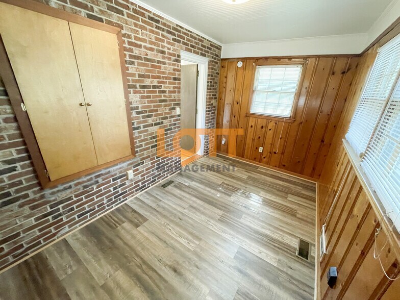 Building Photo - 11 Owens Rd
