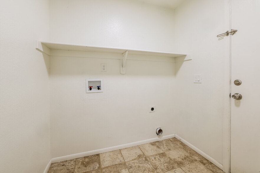 Building Photo - 9033 E Ironbark St