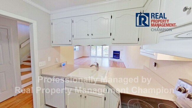 Building Photo - Spacious End Unit Townhome with Private Decks on Two Levels