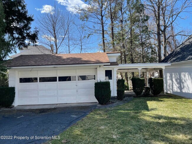 Building Photo - 303 E Drinker St