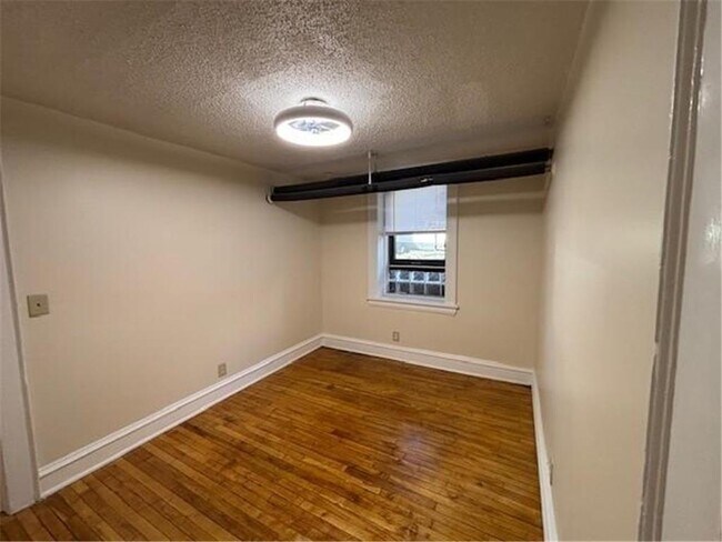 Building Photo - 1401 Willow St