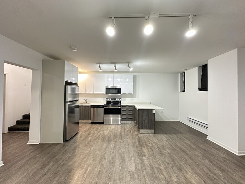 Building Photo - 940 W Winona St