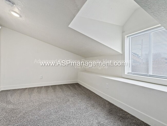 Building Photo - 567 S 800 E