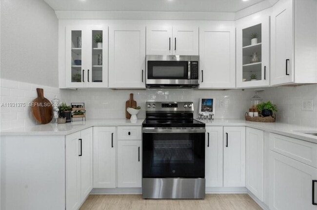 Building Photo - 7332 Mako Dr