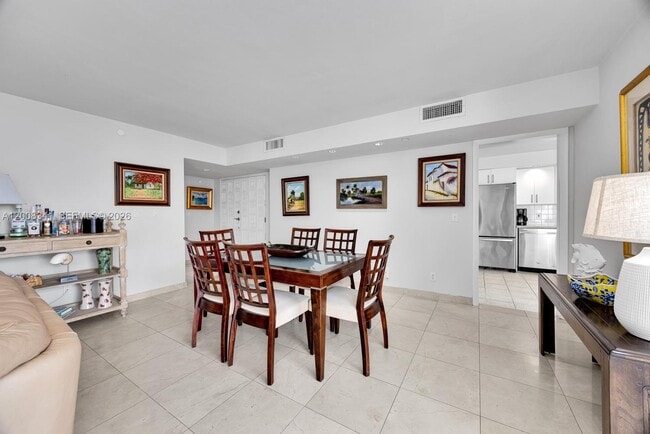 Building Photo - 607 Ocean Dr