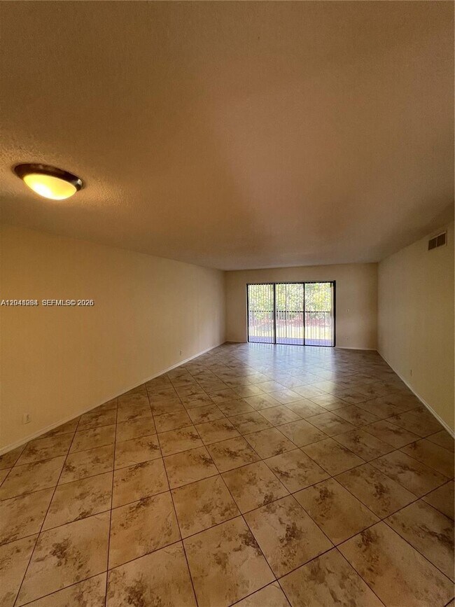 Building Photo - 379 Lakeview Dr