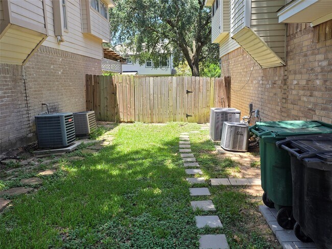 Building Photo - 12902 Skymeadow Dr