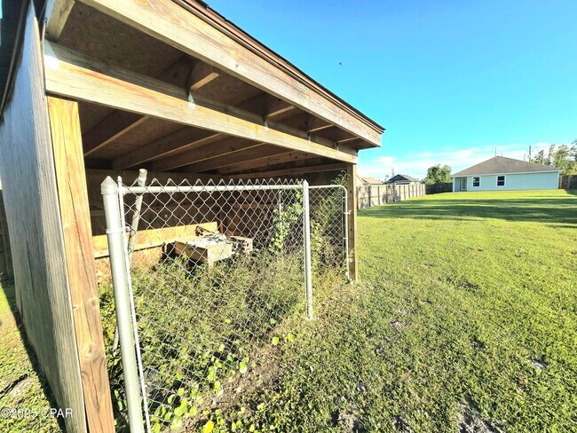 Building Photo - 3225 10 Acre Rd