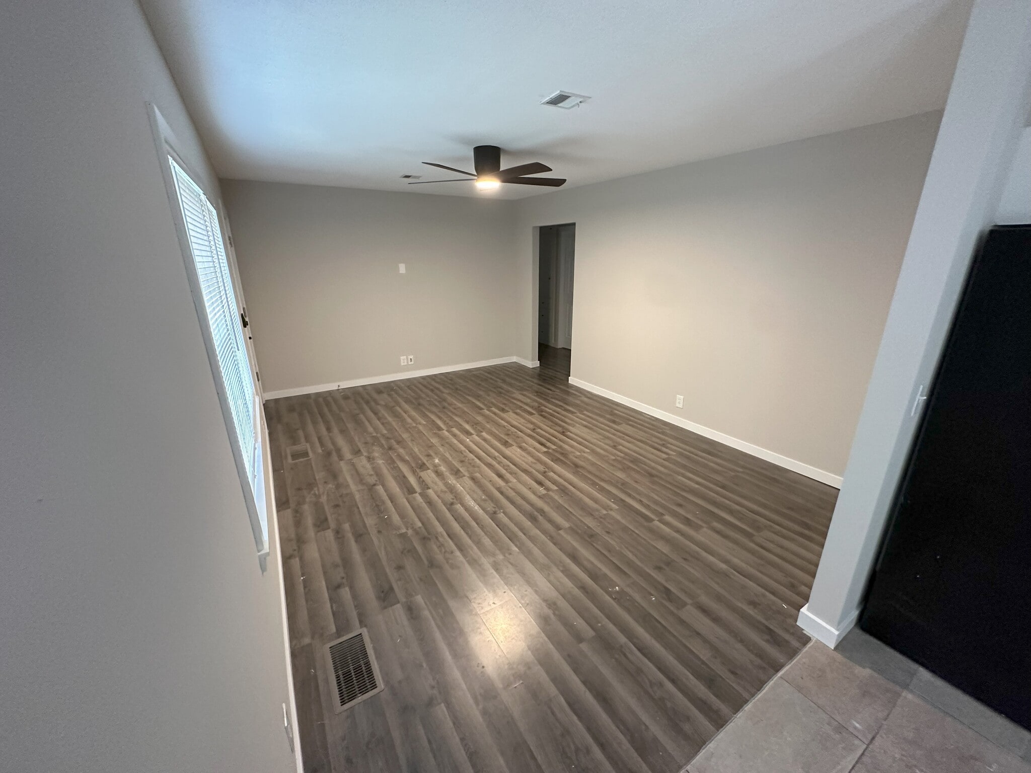 Building Photo - 6253 N Jacksonville Dr