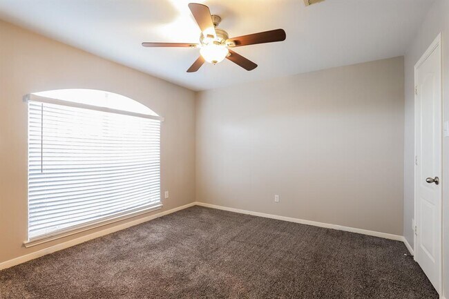 Building Photo - 15118 Sierra Ridge Dr