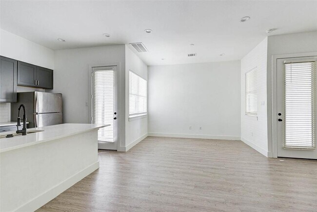 Building Photo - 2527 Judiway St