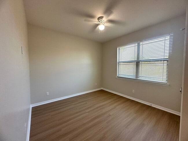 Building Photo - Fenced 3 Bed 2 Bath in SW Cape Coral Available Now!