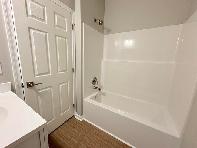 Building Photo - 1733 Beechwood Cir S
