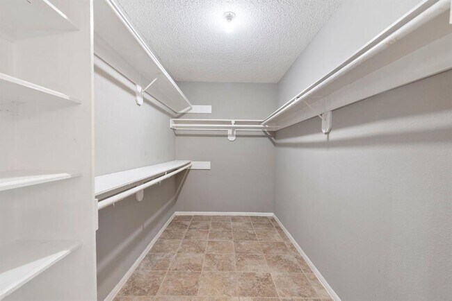 Building Photo - 1301 James St