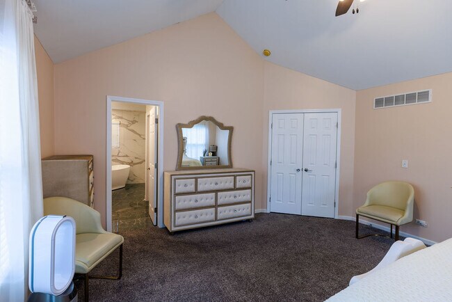 Building Photo - 25037 Brett St