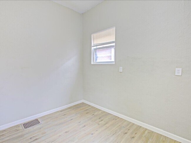 Building Photo - Welcome to 6730 Vermont!