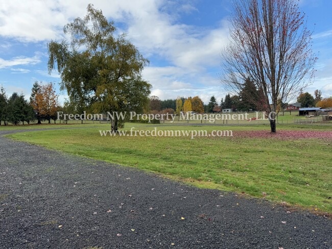 Building Photo - 450 WA-505