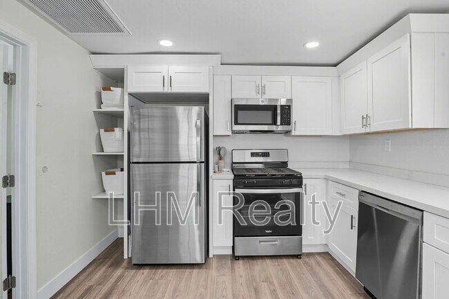 Building Photo - 436 S Oregon St