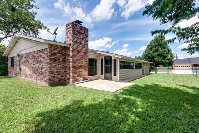 Building Photo - COMING SOON - FANTASTIC NORTH BEDFORD LOCATION