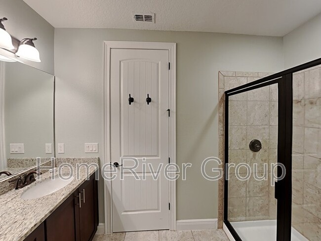 Building Photo - 531 Lasso Dr