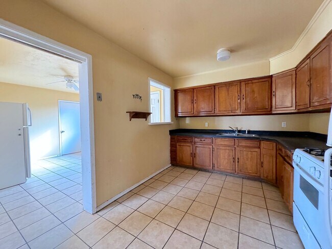 Building Photo - Northeast El Paso 4 Bed 2 Bath  Refrig A/C