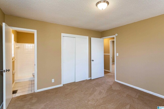 Building Photo - 3001 Sartain Dr