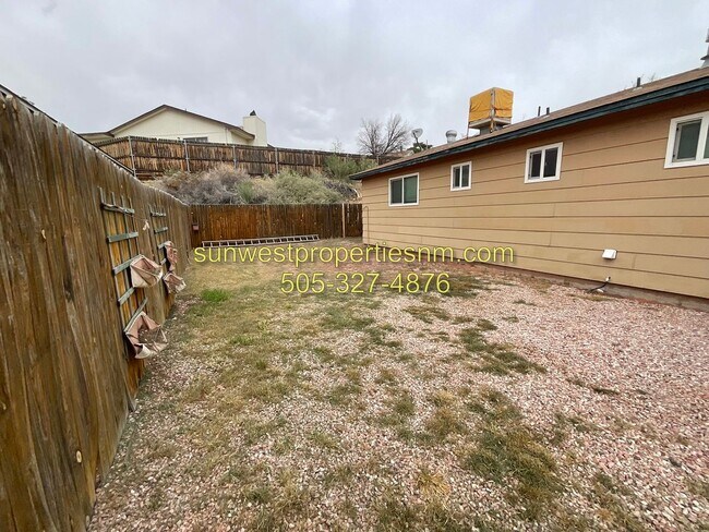 Building Photo - 3 Bedroom, 2 Bathroom with 2 Car Garage and Fenced Back Yard