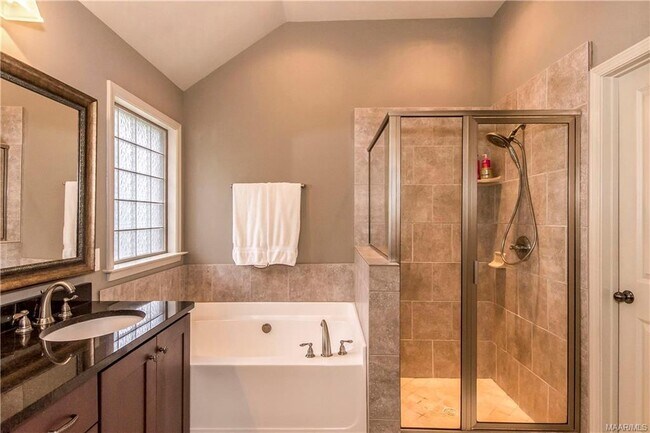 Building Photo - 9625 Gunnison Dr