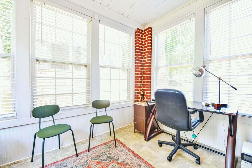 Building Photo - 2714 Forest Dr