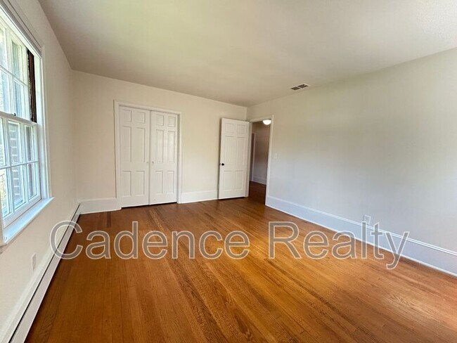 Building Photo - 1607 Azalea Dr