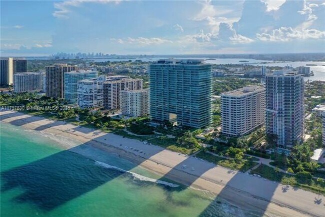Building Photo - 10201 Collins Ave