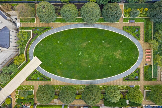 Building Photo - 2550 N Lakeview Ave