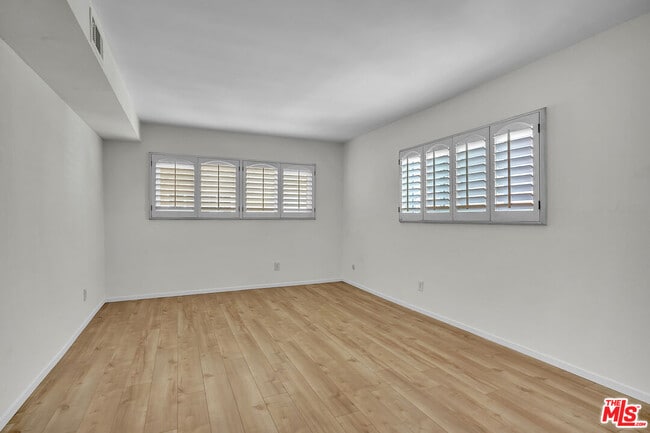 Building Photo - 620 N Kenwood St