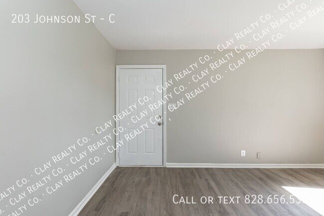 Building Photo - 203 Johnson St