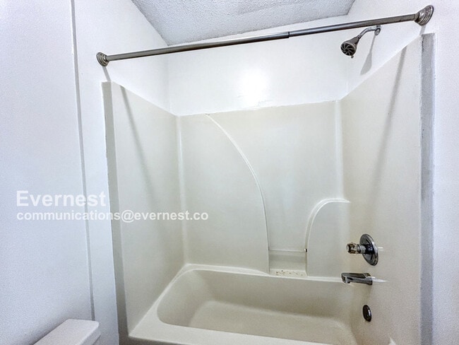 Building Photo - 9299 Grove Manor Dr