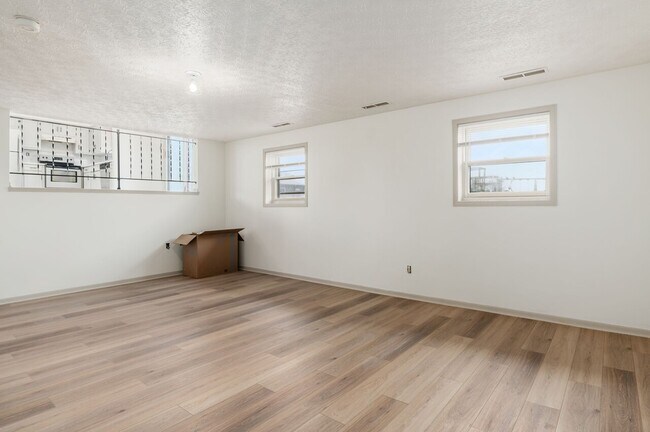 Building Photo - 7450 Richardson Rd