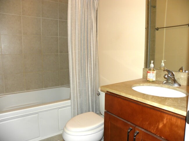 Building Photo - 57 Northfield Terrace