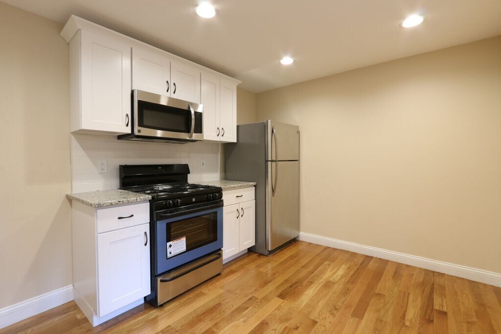 Building Photo - 3 Saint James Pl