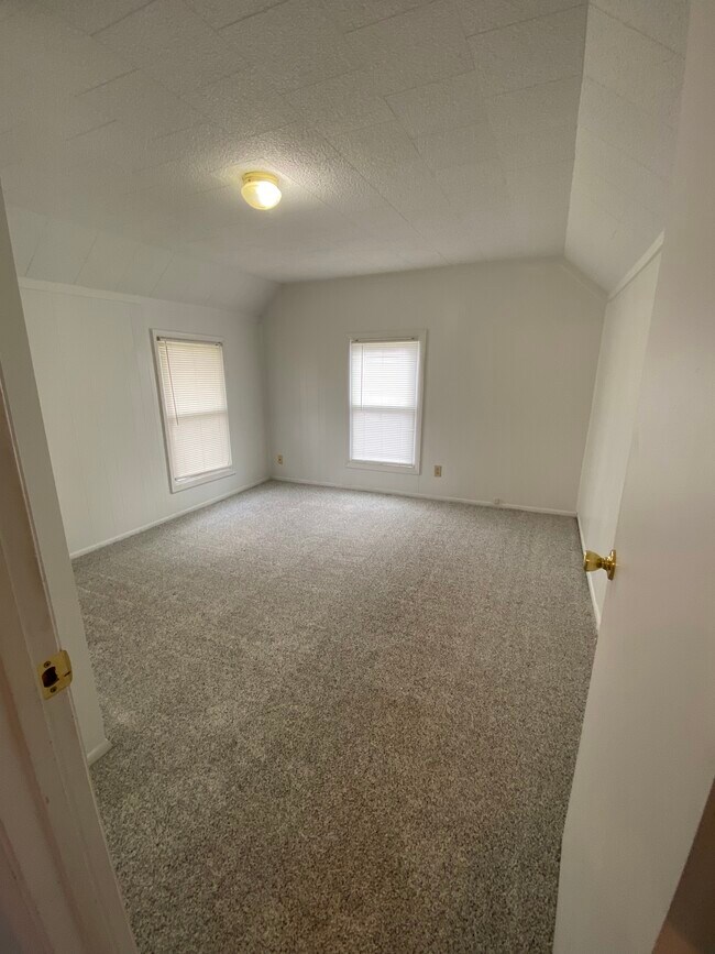 Master Bedroom - 254 Oak St