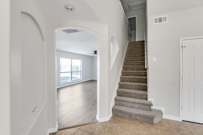 Building Photo - 11714 Pinos Altos Dr