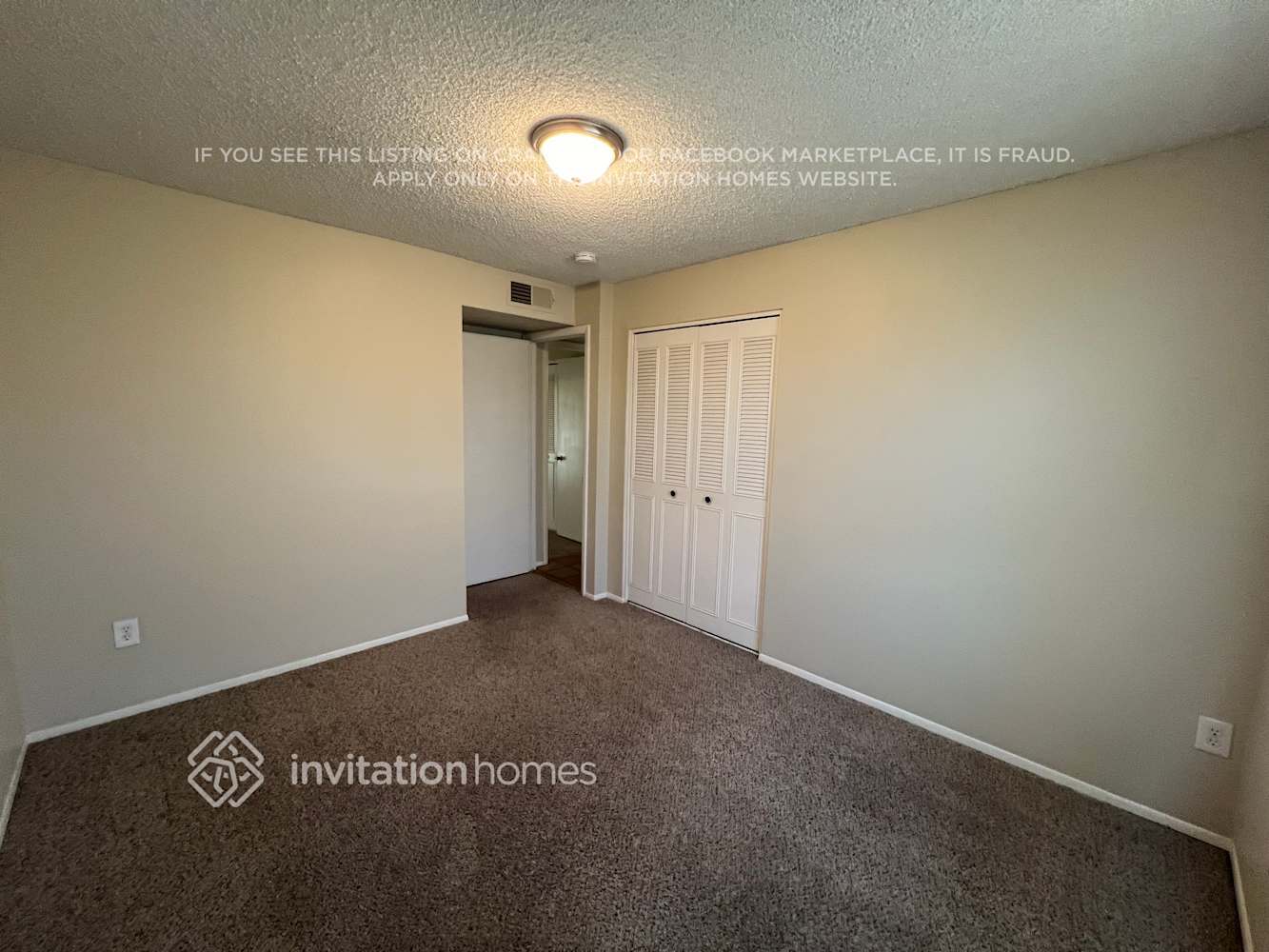 Building Photo - 3241 E Sunnyside Dr