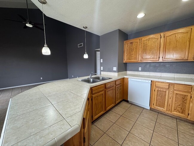 Building Photo - 11666 N 28th Dr