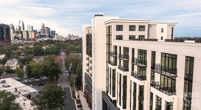 Building Photo - 2025 Cleveland Ave