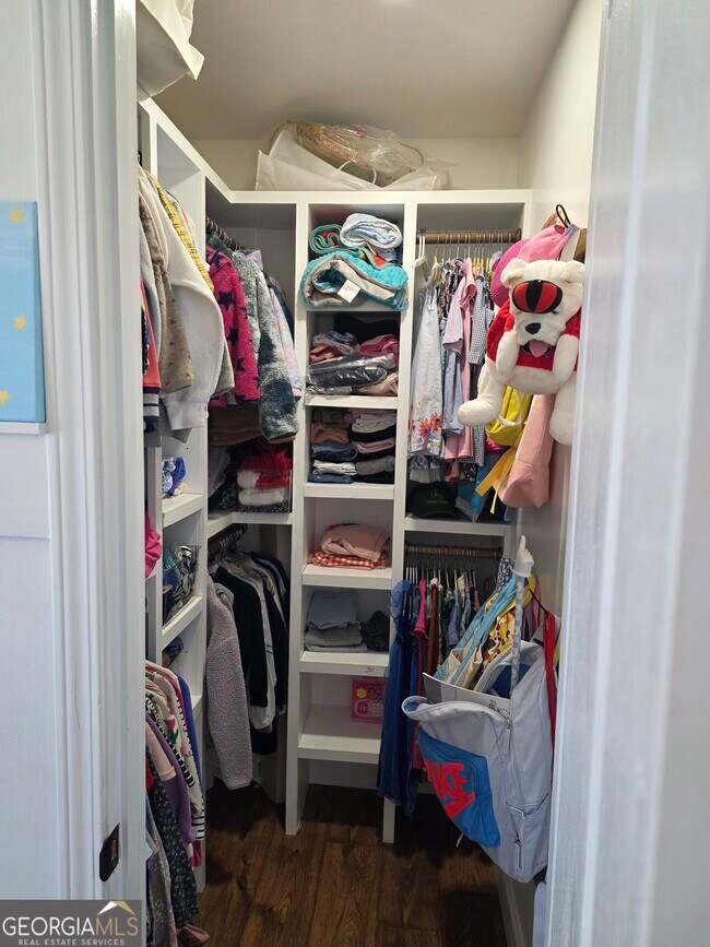 Building Photo - 1121 Vanessa Ave