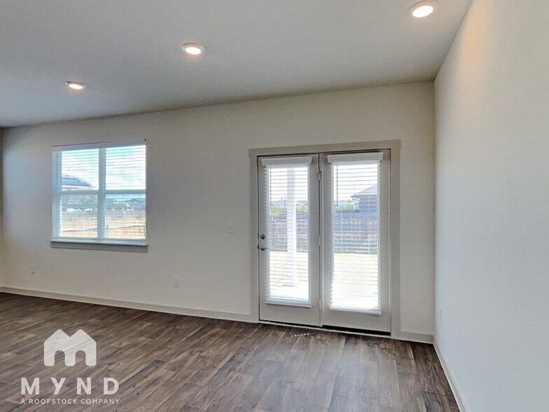 Building Photo - 3029 Egan Dr